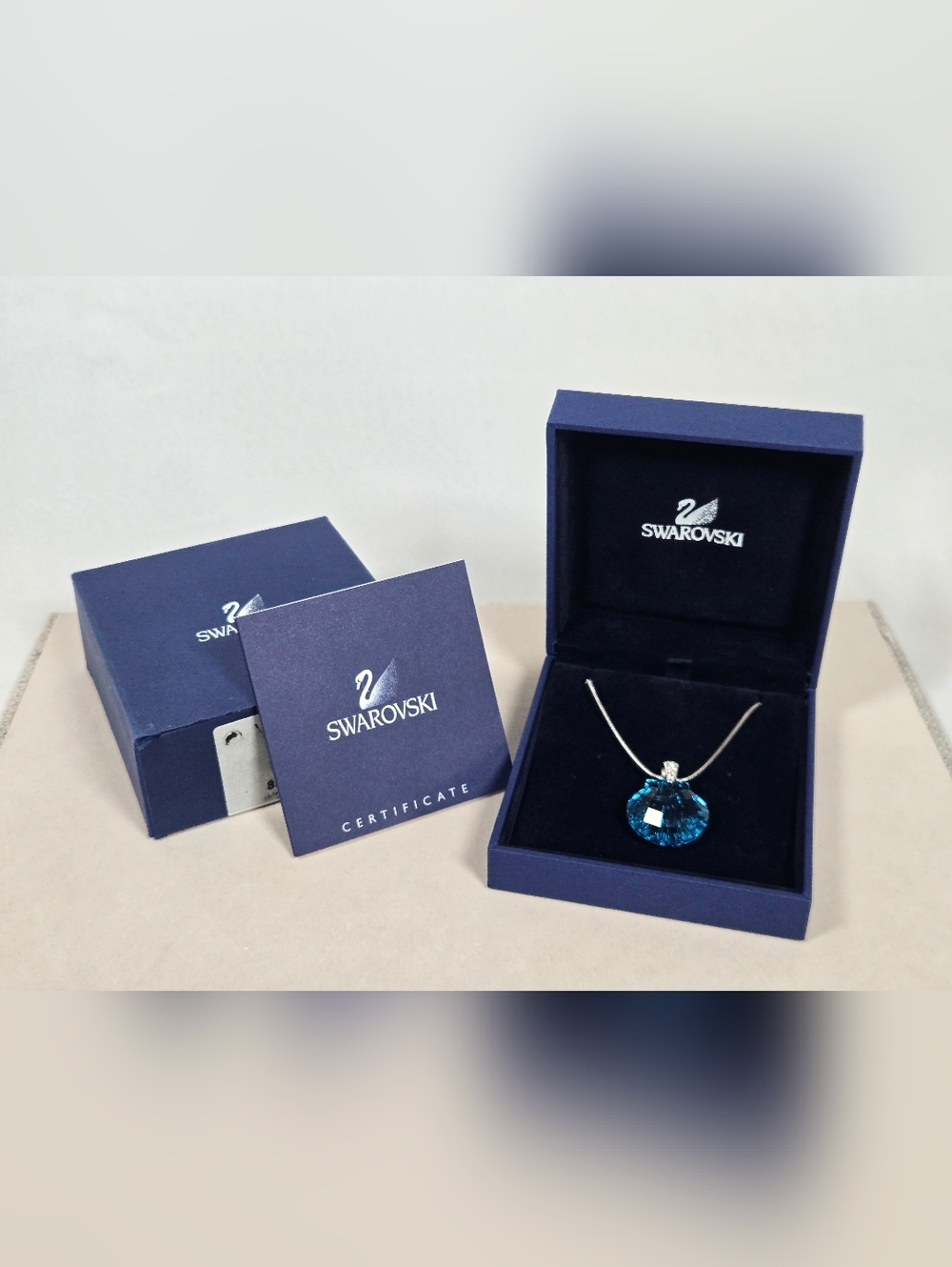 Swarovski Crystal Blue Scallop Clam Shell Pendant Necklace 856128